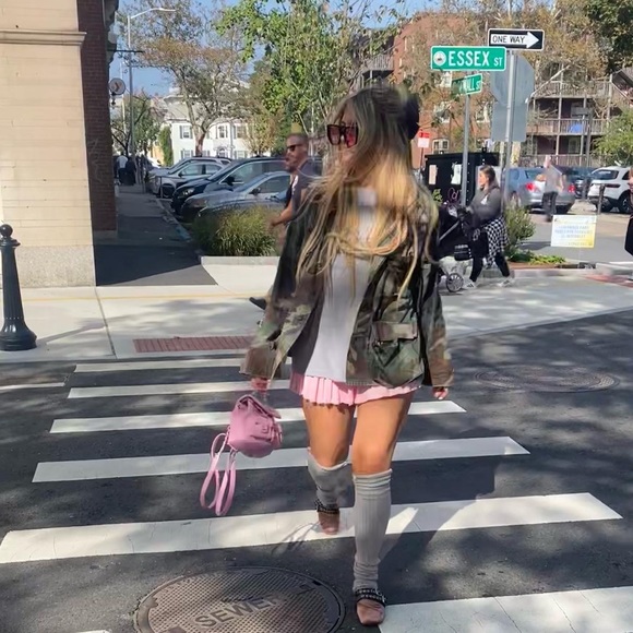 Meet the posher, Brenna & Pepper! - Picture 5 of 17